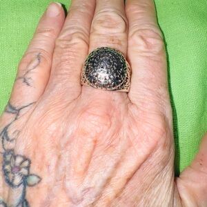 Elegant .925 Silver Filigree Ring

Size 11